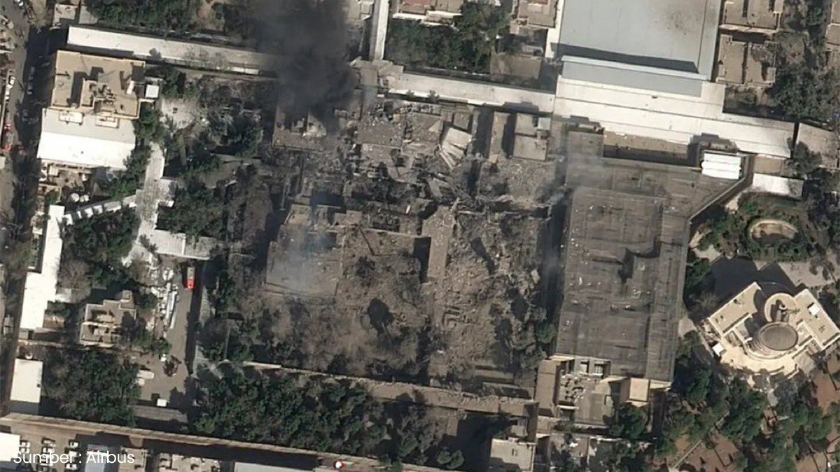 Citra Satelit Perlihatkan Kediamaan Ayatollah Khamenei Luluh Lantak Akibat Serangan Udara Israel - Gambar 1