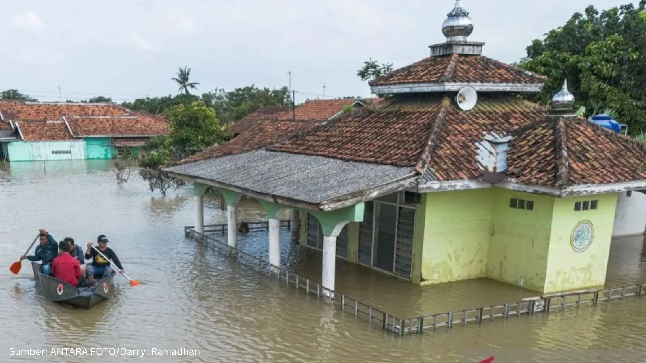 Foto Udara Tunjukkan Banjir yang Rendam Wilayah Karawang - Gambar 1