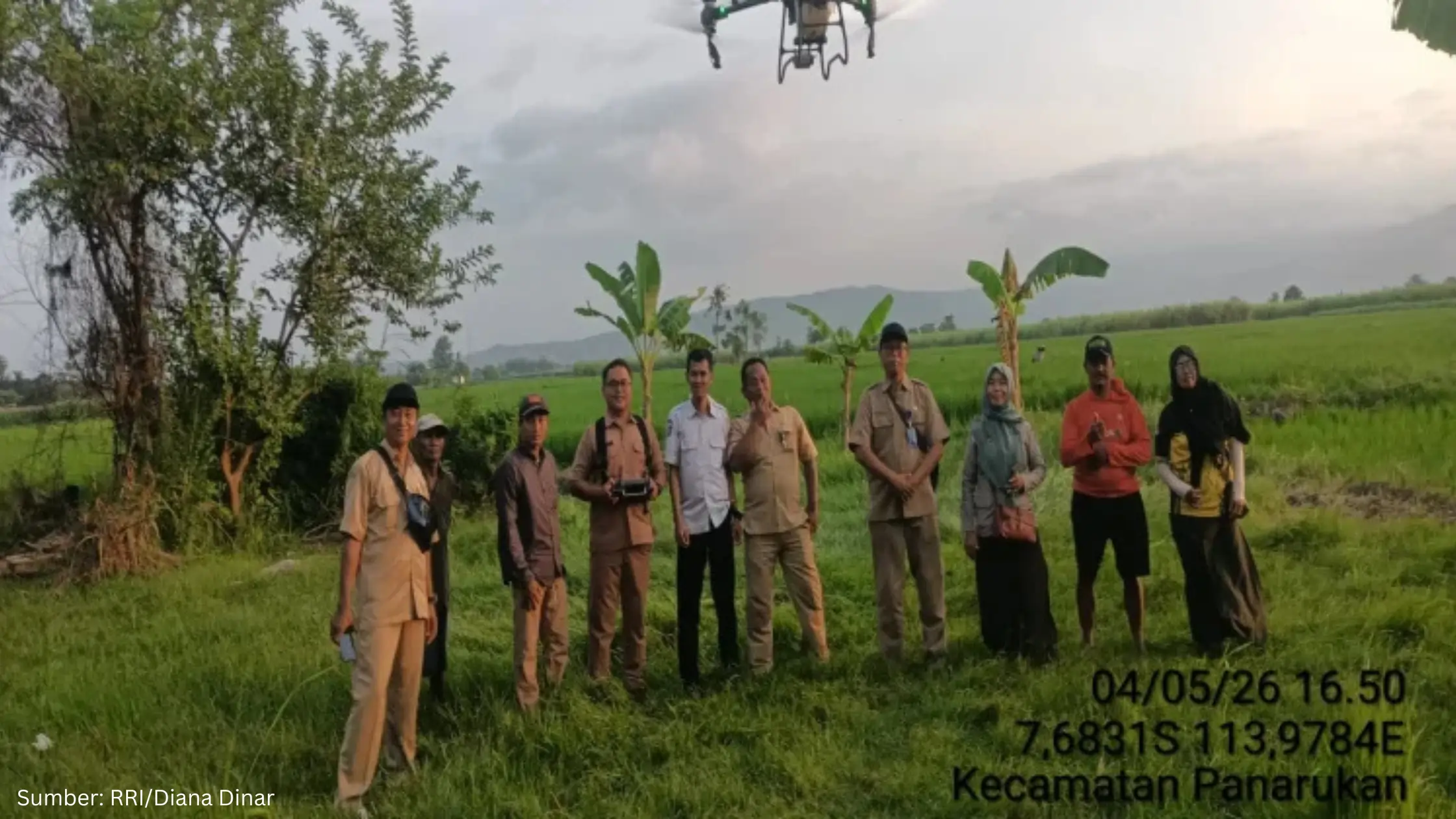 Dorong Smart Agriculture, Kabupaten Situbondo Bekali Petani dengan Drone Sprayer