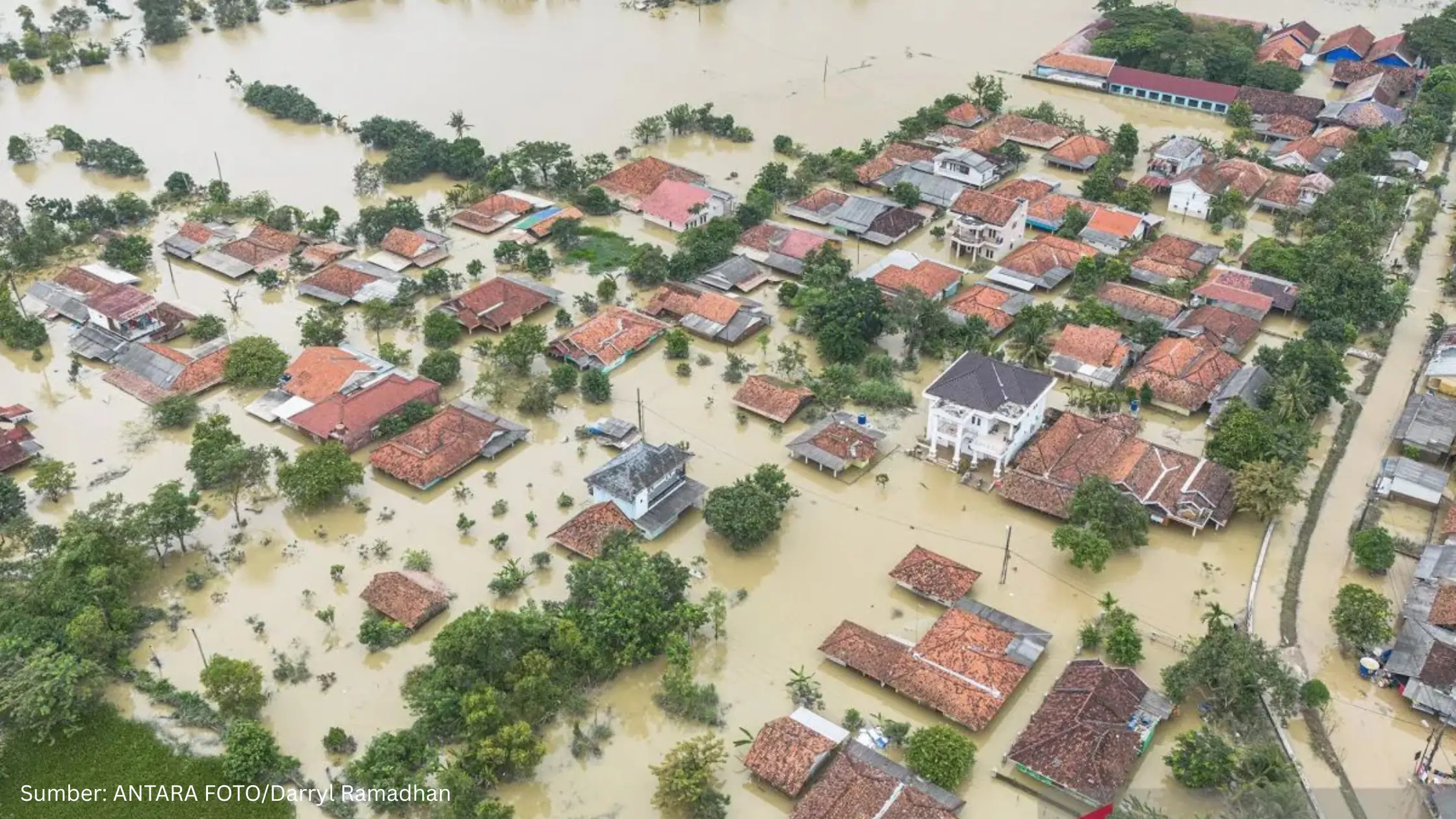 Foto Udara Tunjukkan Banjir yang Rendam Wilayah Karawang